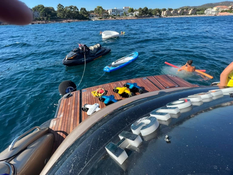 Yacht charter Saint-Raphaël - Sunseeker Predator 60 on SamBoat