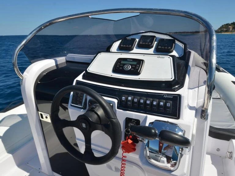 Ranieri Cayman 28 Sport Touring charter bareboat or skippered in  Altea