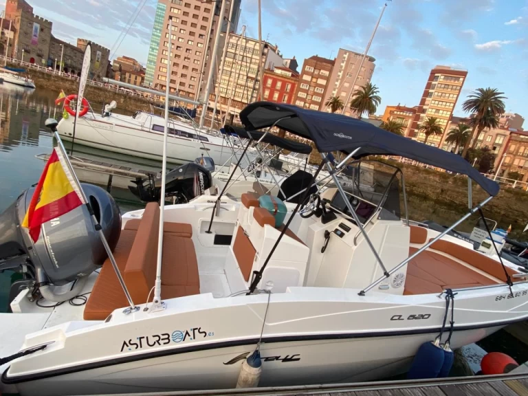 Charter a Nireus CL620 in Gijón on Samboat