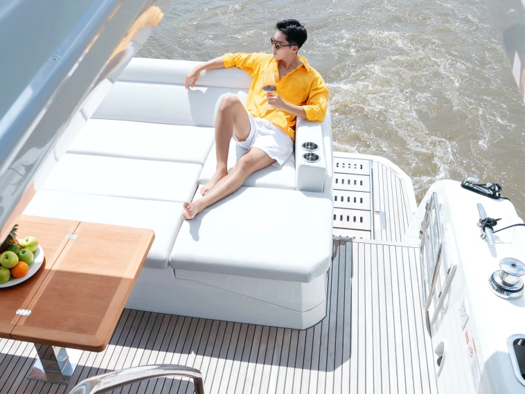 Luxury Yacht to hire Phường Hiệp Bình Phước at the best price
