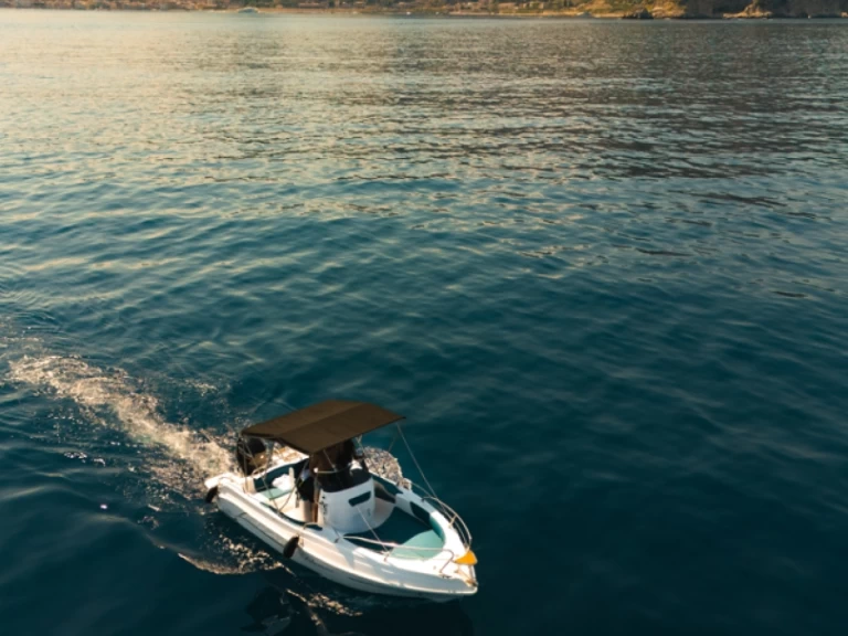 Yacht hire Taormina cheap Blumax 19 Pro