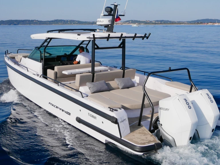 Charter a Axopar Axopar 37 Sun-Top in Port du Lavandou on Samboat