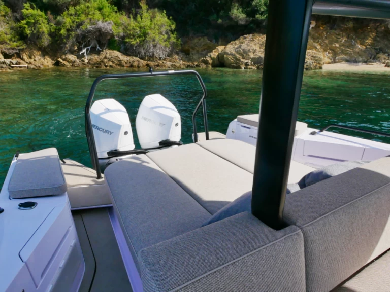 Hire Motorboat Axopar with a boat licence