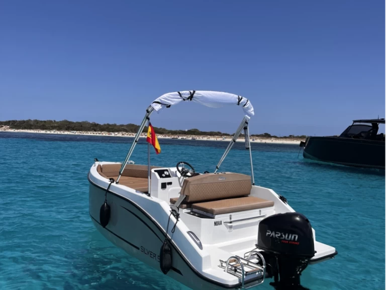 Hire Motorboat Silver Yacht with a boat licence