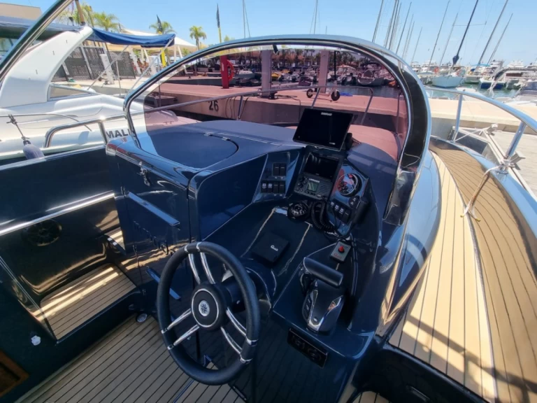Motorboat hire in Six-Fours-les-Plages - Moonday yacht 780 WA