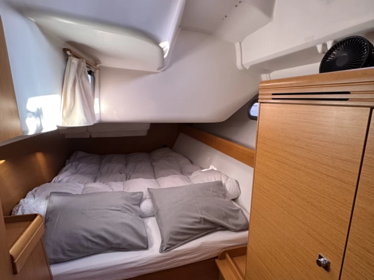 Hire Sailboat with or without skipper Jeanneau Torrevieja