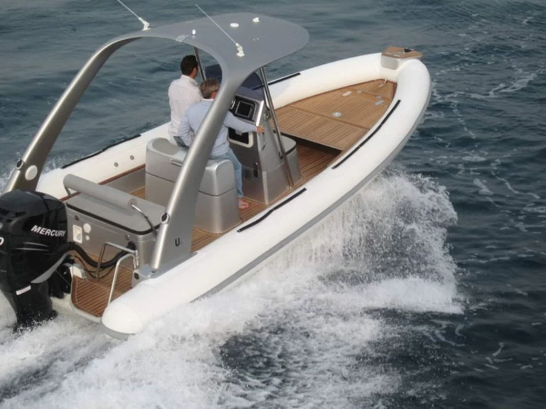 Hire RIB Ufo with a boat licence