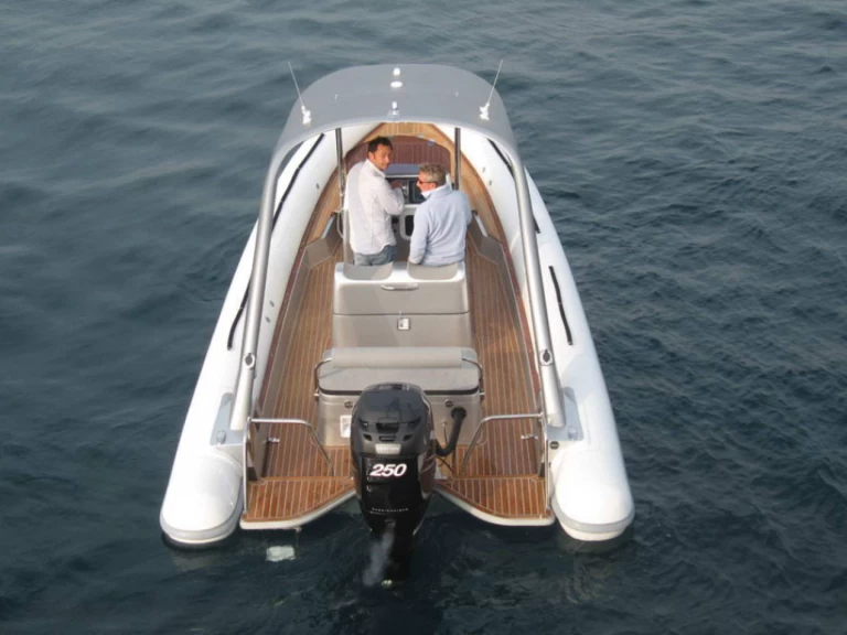 Ufo U 69 CARBON charter bareboat or skippered in  Six-Fours-les-Plages