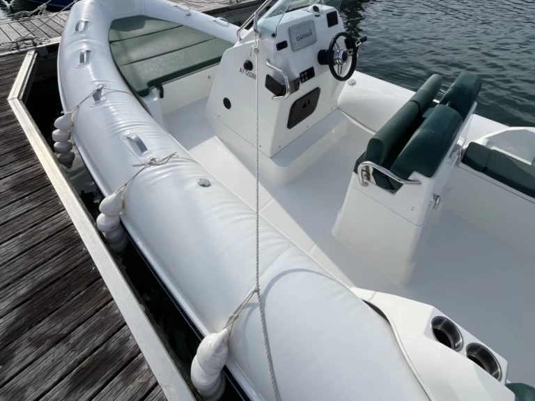 Yacht charter La Trinité-sur-Mer - Zodiac Medline 6.8 on SamBoat