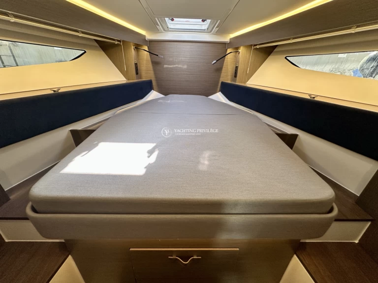 Hire Motorboat Bénéteau with a boat licence