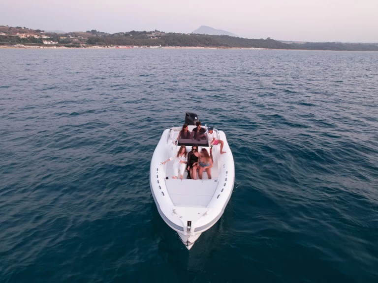 Hire RIB Pajara with a boat licence