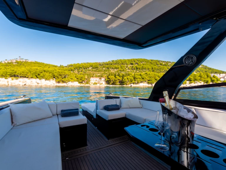 Yacht hire Split cheap Colnago 35