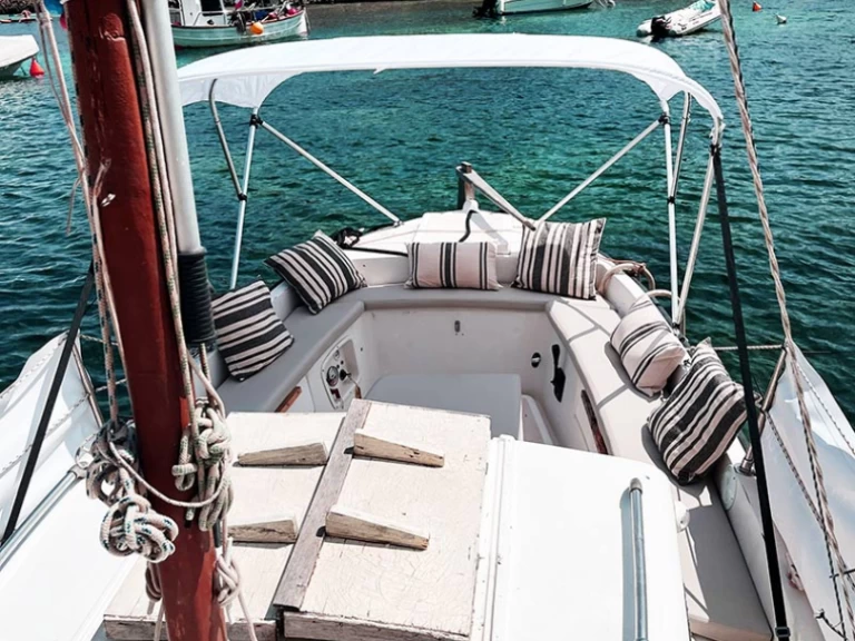 Hire Sailboat Plastic Siller with a boat licence