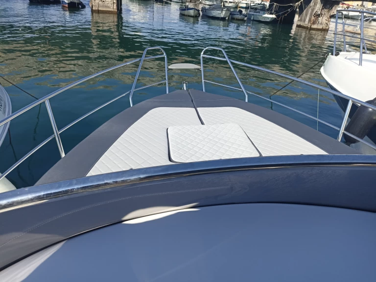 Motorboat to hire Castellammare di Stabia at the best price