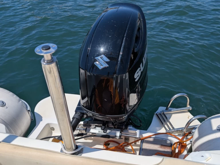 Yacht hire Hyères cheap NJ 700