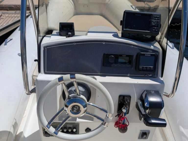 Hire a Nuova Jolly NJ 700 Hyères