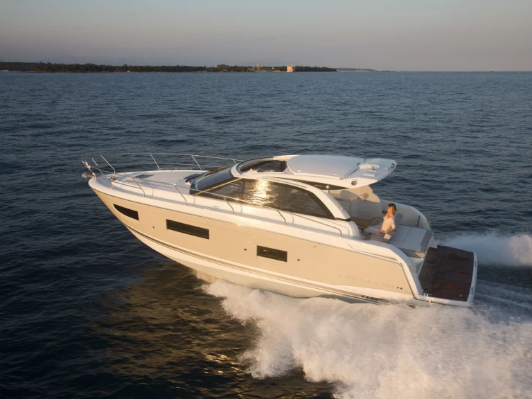 Motorboat hire in Pula - Jeanneau Leader 40