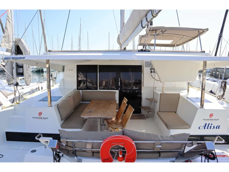 Yacht charter Lygia - Fountaine Pajot Lucia 40 on SamBoat
