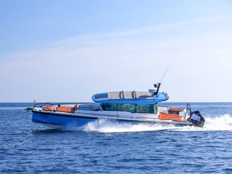 Hire Motorboat Axopar with a boat licence