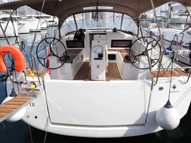 Sailboat hire in Lygia - Jeanneau Sun Odyssey 440