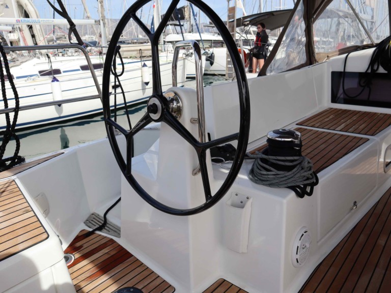 Hire Sailboat with or without skipper Jeanneau Lygia