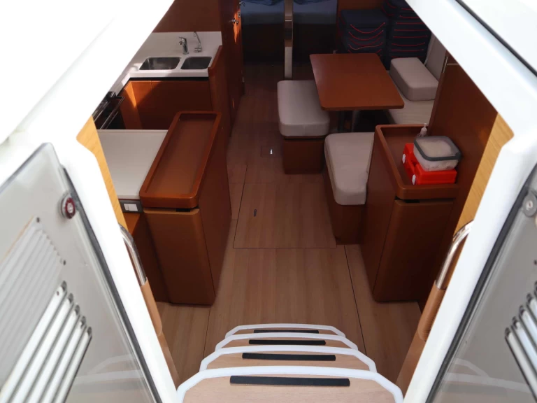 Sailboat to hire Lygia at the best price