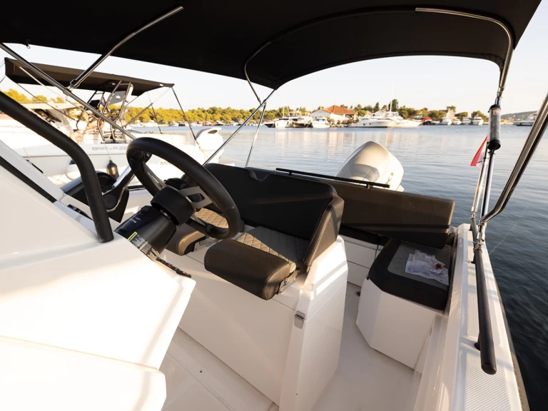 Hire Motorboat Compass Boats with a boat licence