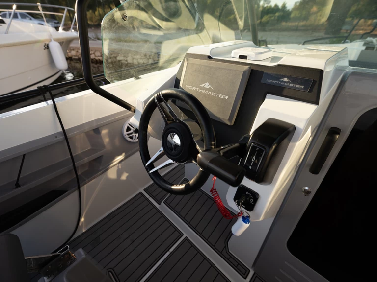 Motorboat hire in Šibenik - Northmaster Northmaster 685 Cruiser