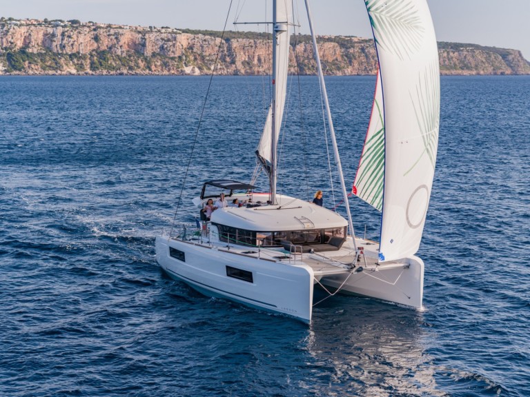 Hire Catamaran Lagoon with a boat licence