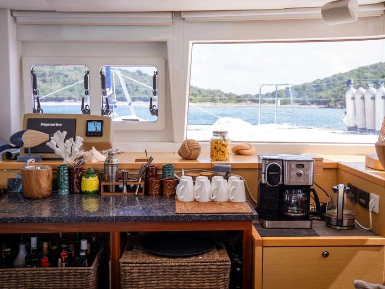 Hire a Lagoon BLUEWINDS British Virgin Islands (BVI)