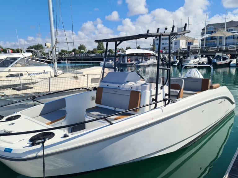 Hire Motorboat Bénéteau with a boat licence