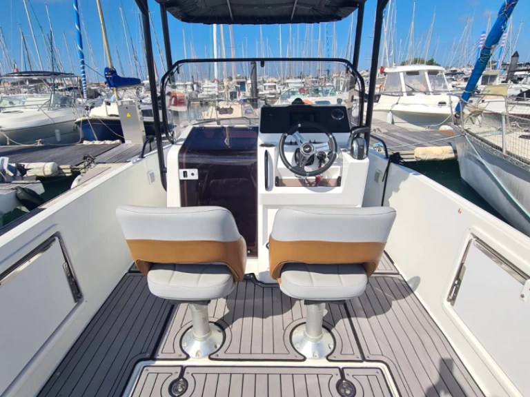 Bénéteau Flyer 7 SPACEdeck charter bareboat or skippered in  Les Sables-d'Olonne