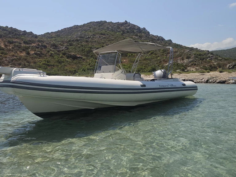 Hire RIB Capelli with a boat licence