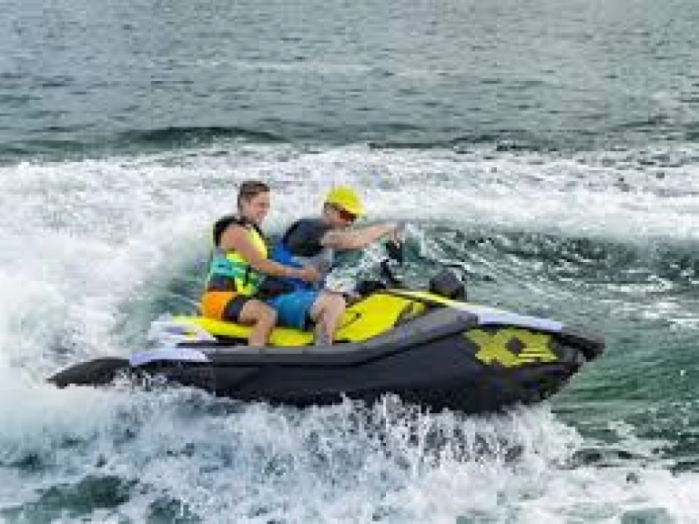 Hire Jet ski Sealine with a boat licence