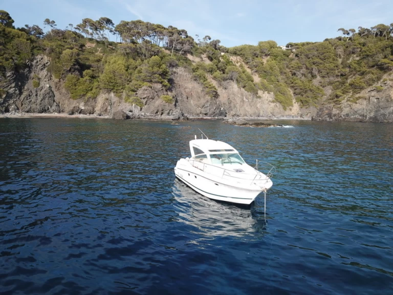 Motorboat to hire Six-Fours-les-Plages at the best price