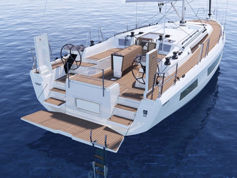 Hire a 3 DUFOUR 44 Saint-Mandrier-sur-Mer