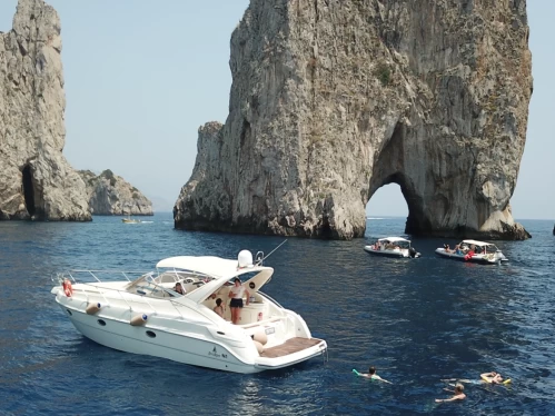 Motorboat to hire Salerno at the best price
