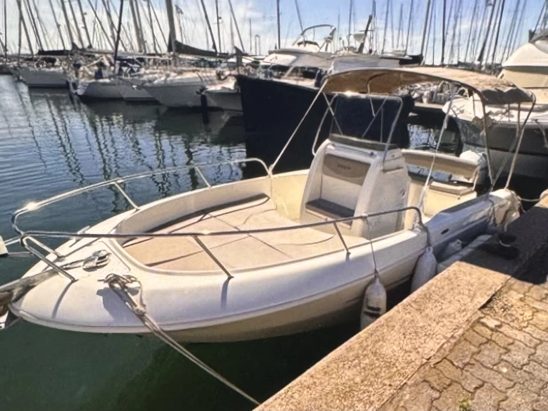 Charter a Mingolla Brava 25 Open in Le Cap d'Agde on Samboat