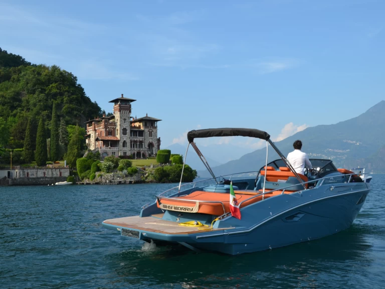 Charter a Cranchi E30 Endurance in Menaggio on Samboat