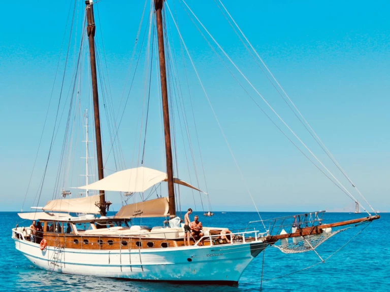 Sailboat to hire Marina Formentera at the best price