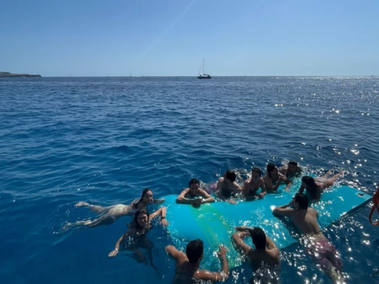 Hire Sailboat Custom Made with a boat licence