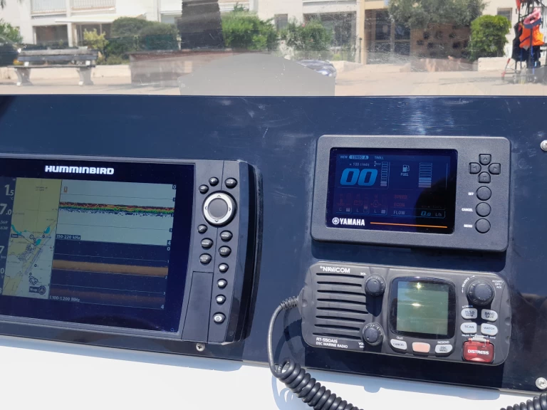 RIB hire in Gruissan - Capelli Tempest 700