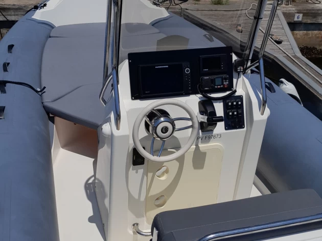 Hire RIB Capelli with a boat licence