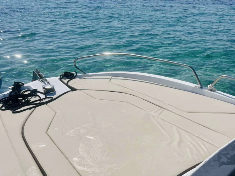 Yacht charter Hyères - Bénéteau Flyer 6.6 SUNdeck on SamBoat