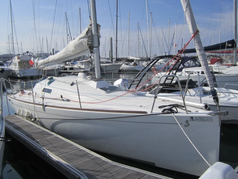 Hire a First 27.7 (2 cab) First 27.7 Port-Haliguen