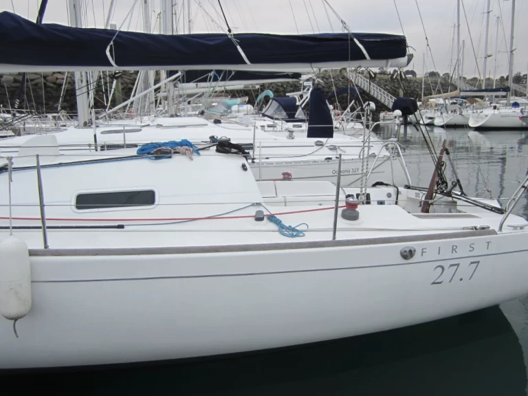 Hire Sailboat First 27.7 (2 cab) with a boat licence