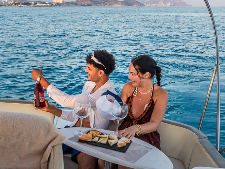 Motorboat to hire Puerto Villajoyosa at the best price