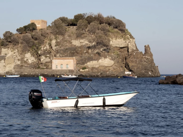 Yacht hire Aci Trezza cheap Boston Whaler 17