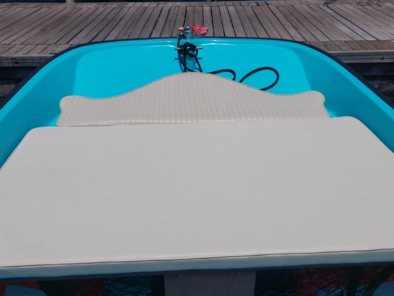 Hire Motorboat with or without skipper Boston Whaler Aci Trezza