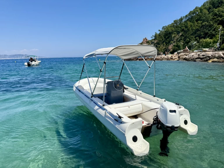 Hire Motorboat Fun Yak with a boat licence